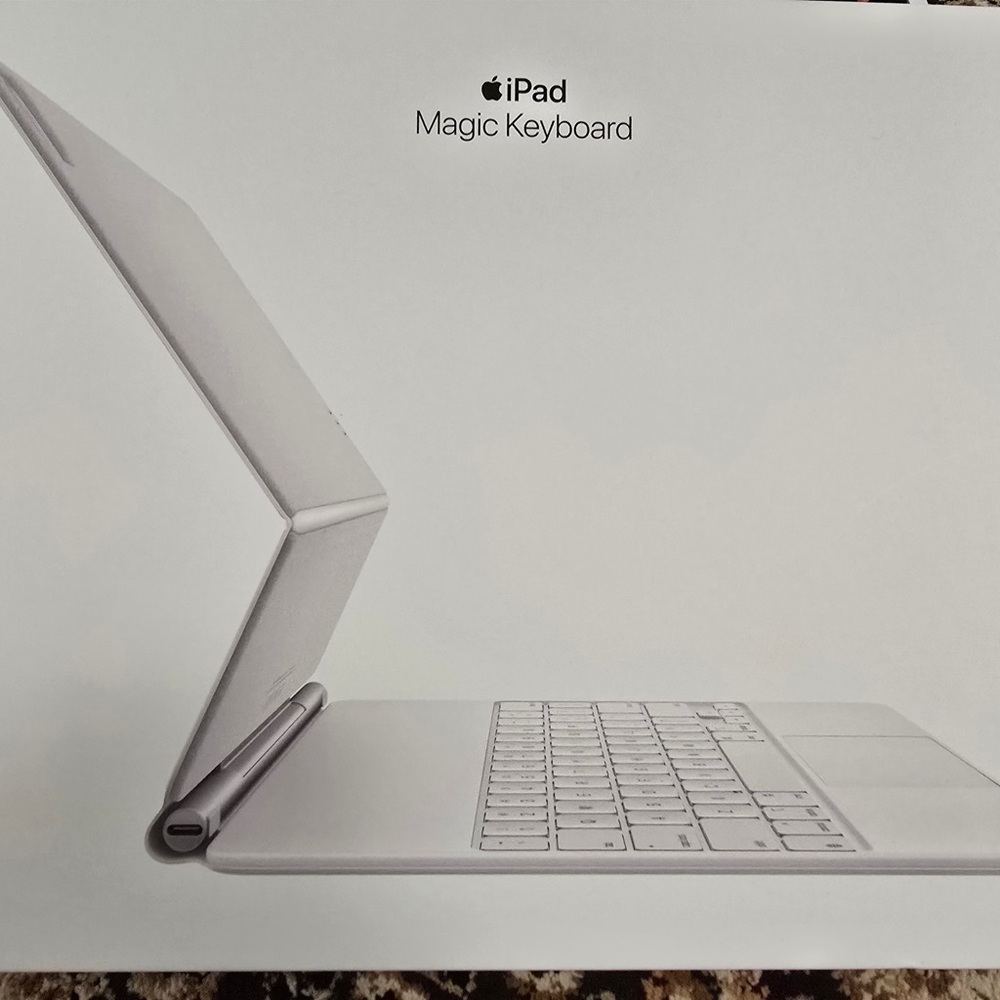 Apple iPad Magic Keyboard - Sleek White Design